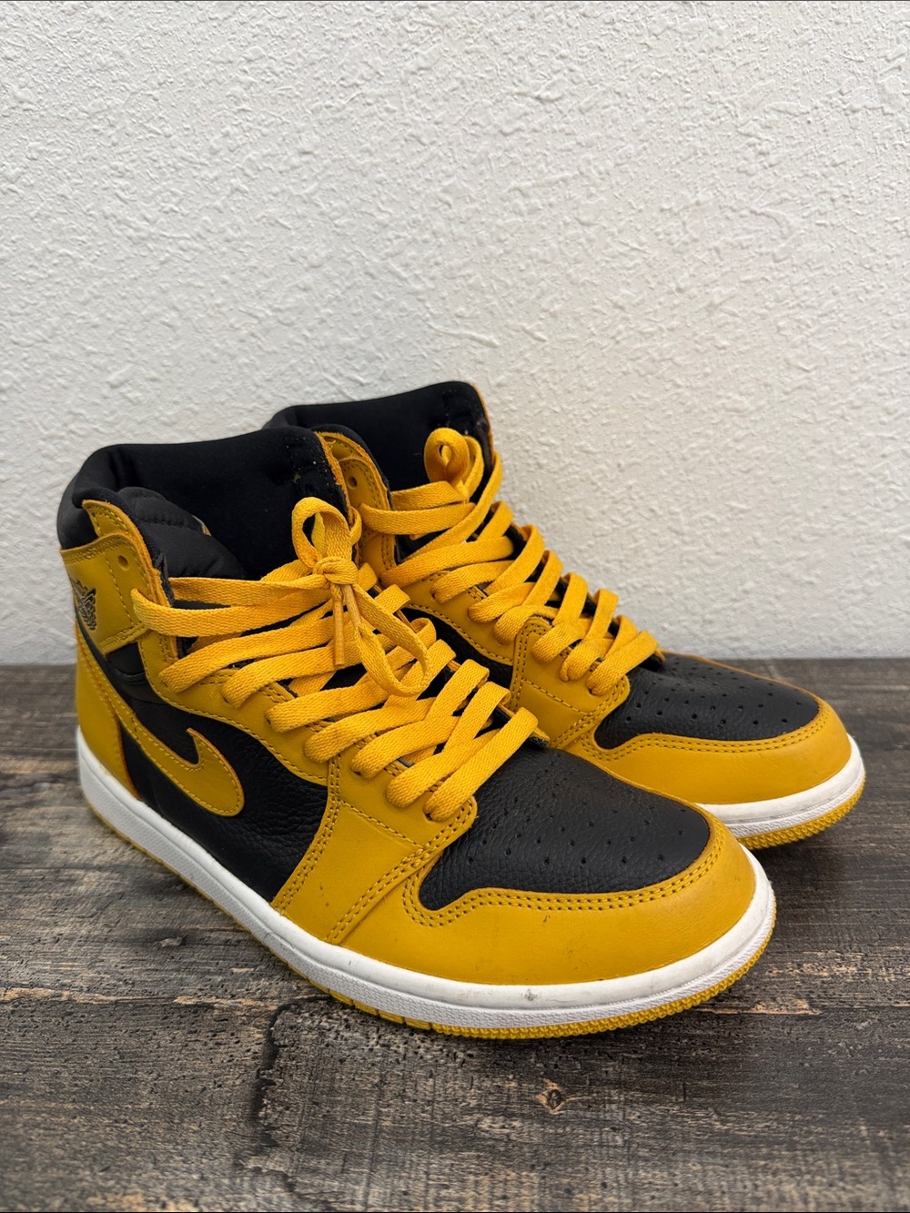 Nike High-Top Sneakers in Black and Yellow